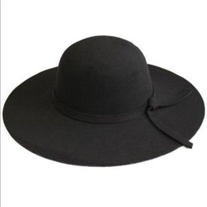 Black wide -hat